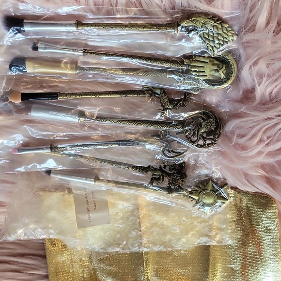New Listing!! Brand New UNBRANDED GAME OF THRONES METAL MAKE-UP BRUSH SET-8 CT. - Picture 4 of 5